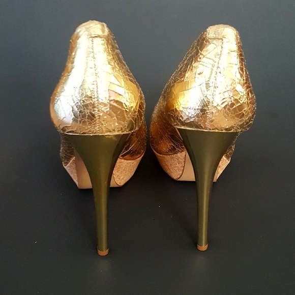 🎉Metallic Gold Platform Heels - Picture 4 of 6